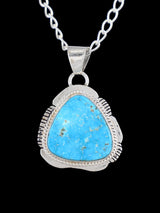 Collar con figura Yei con incrustaciones de turquesa y incrustaciones Zuni