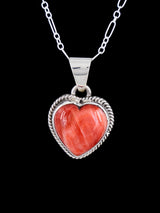 Colgante de corazón de ostra espinosa de plata de ley de nativos americanos