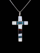 Pendentif croix en onyx noir incrusté de Zuni en argent sterling