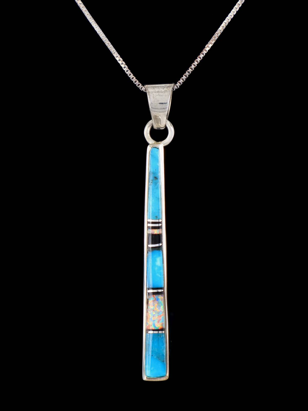 Pendentif amérindien incrusté de turquoise et d’opalite