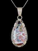 Colgante de madera petrificada opalizada de plata de ley navajo