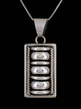 Épingle/pendentif en argent sterling sculpté Navajo