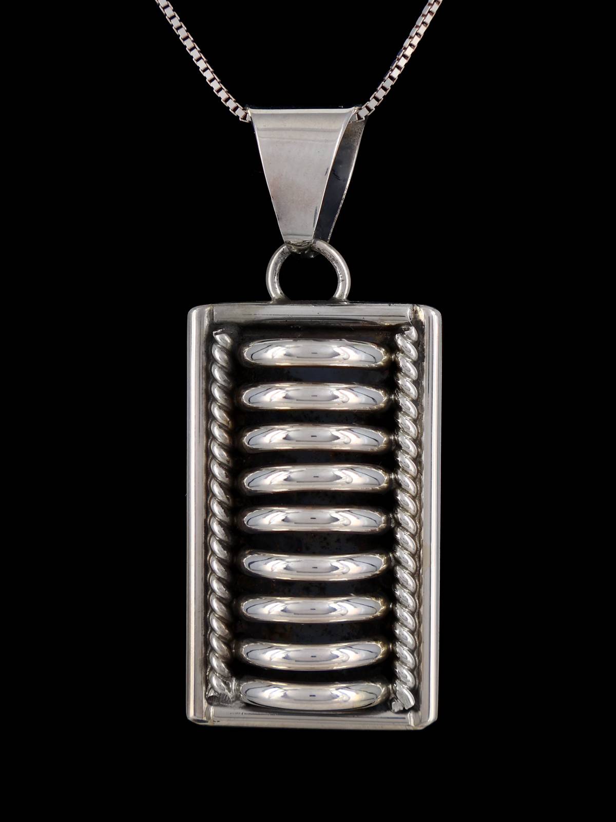 Épingle/pendentif en argent sterling sculpté Navajo