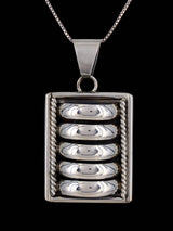 Épingle/pendentif en argent sterling sculpté Navajo