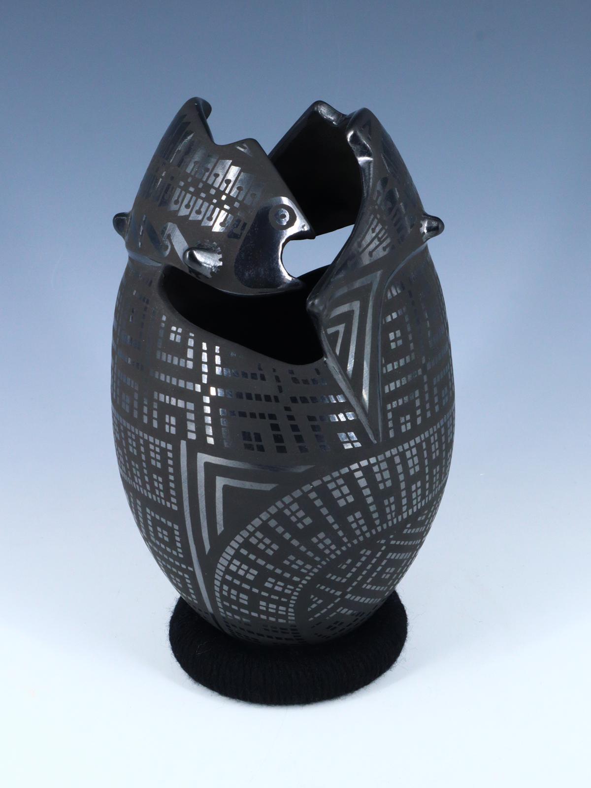 Mata Ortiz Pájaro de cerámica negra enrollado a mano