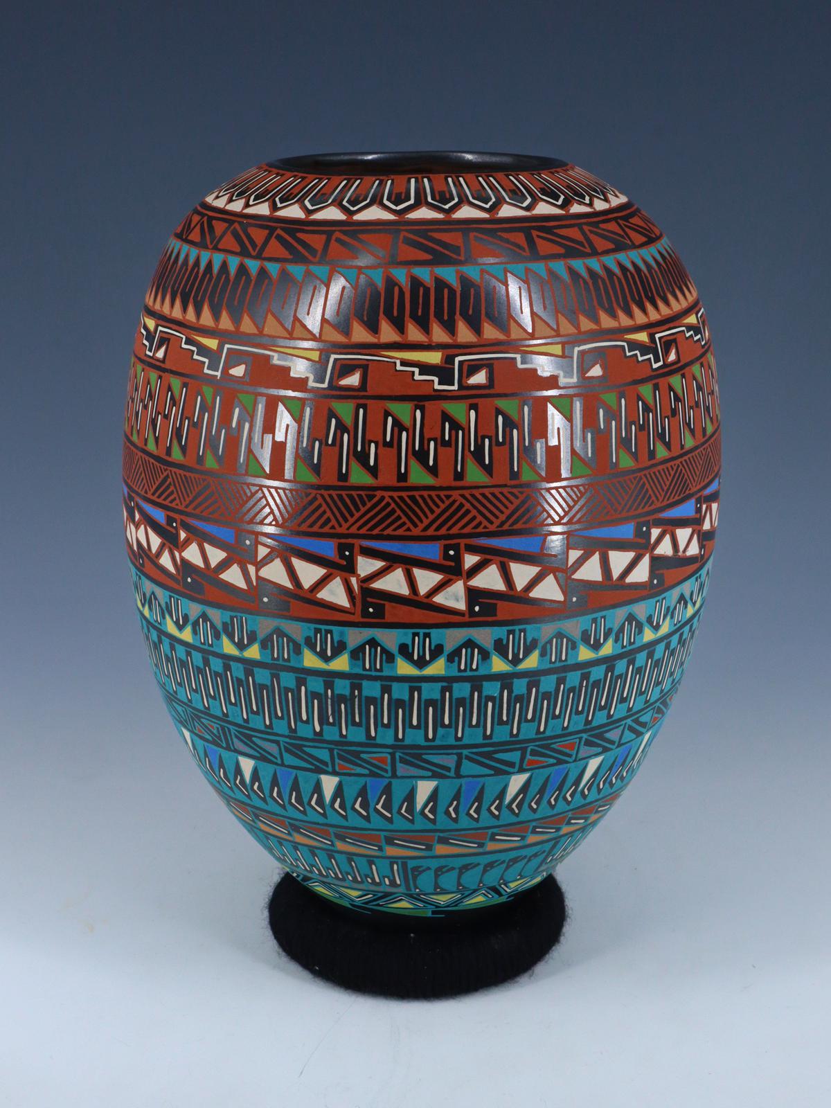 Mata Ortiz Cerámica enrollada y grabada a mano