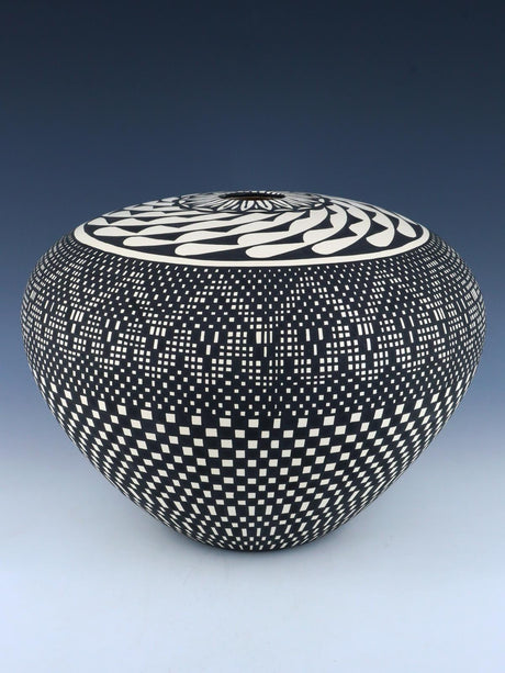 Acoma Pueblo Eye Dazzler Pottery