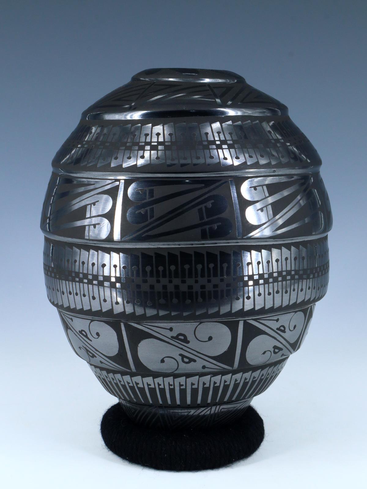 Mata Ortiz Pájaro de cerámica negra enrollado a mano