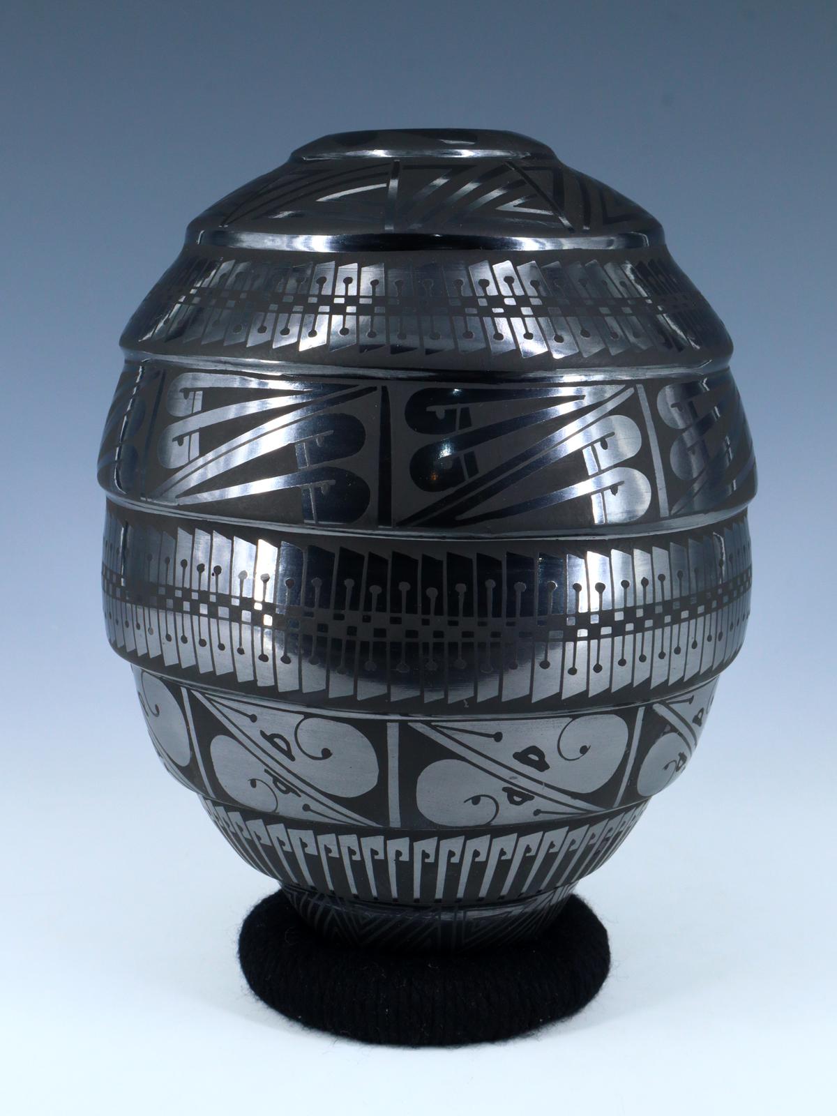 Mata Ortiz Pájaro de cerámica negra enrollado a mano