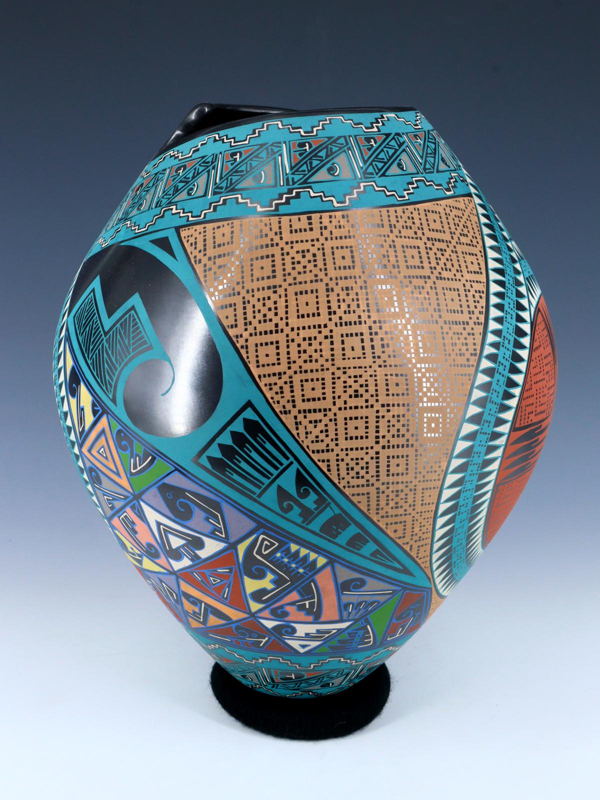 Mata Ortiz Cerámica enrollada y grabada a mano