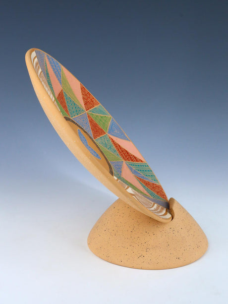 Mata Ortiz Cerámica enrollada a mano Placa de codorniz grabada con soporte