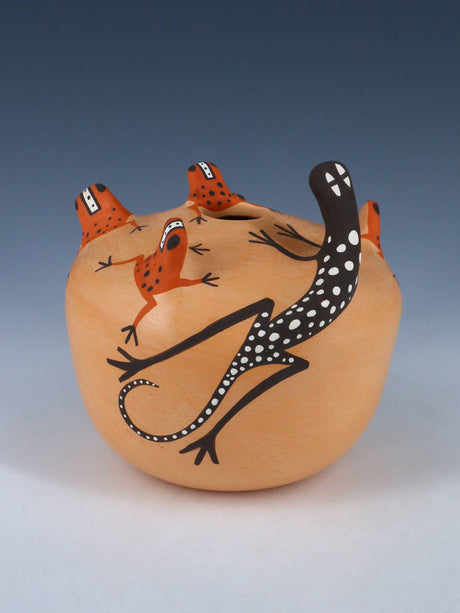 Hand Coiled Zuni Pueblo Lizard Pottery Vase - PuebloDirect.com