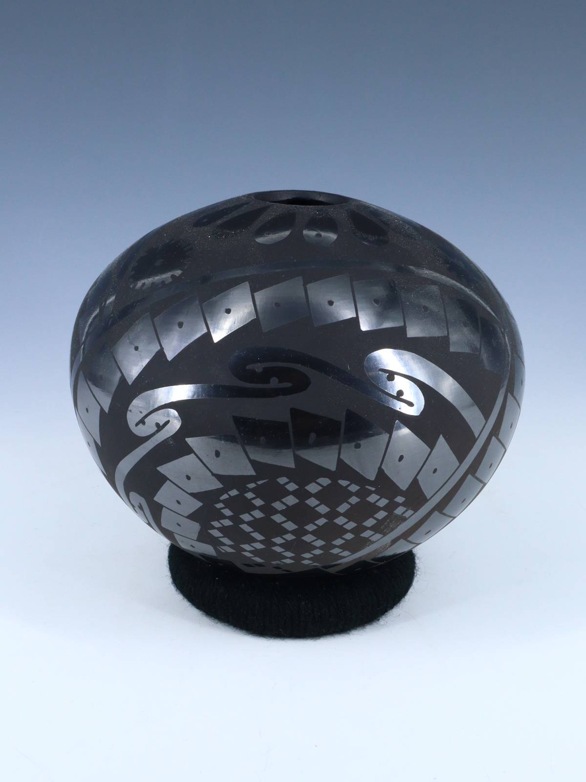 Mata Ortiz Hand Coiled Black Pottery - PuebloDirect.com
