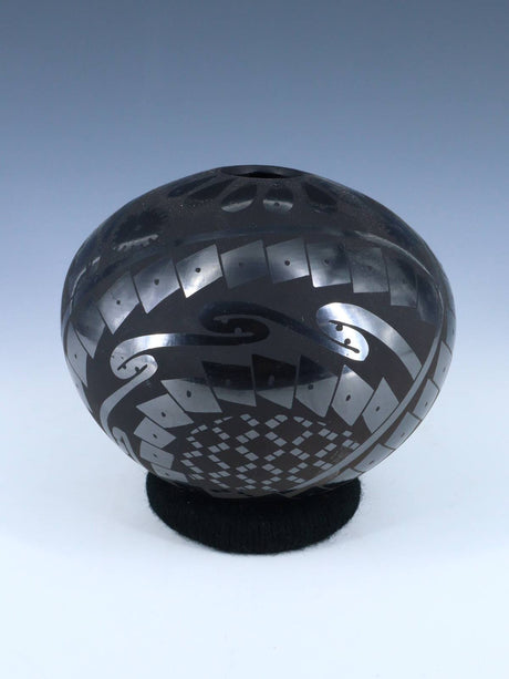 Mata Ortiz Hand Coiled Black Pottery - PuebloDirect.com