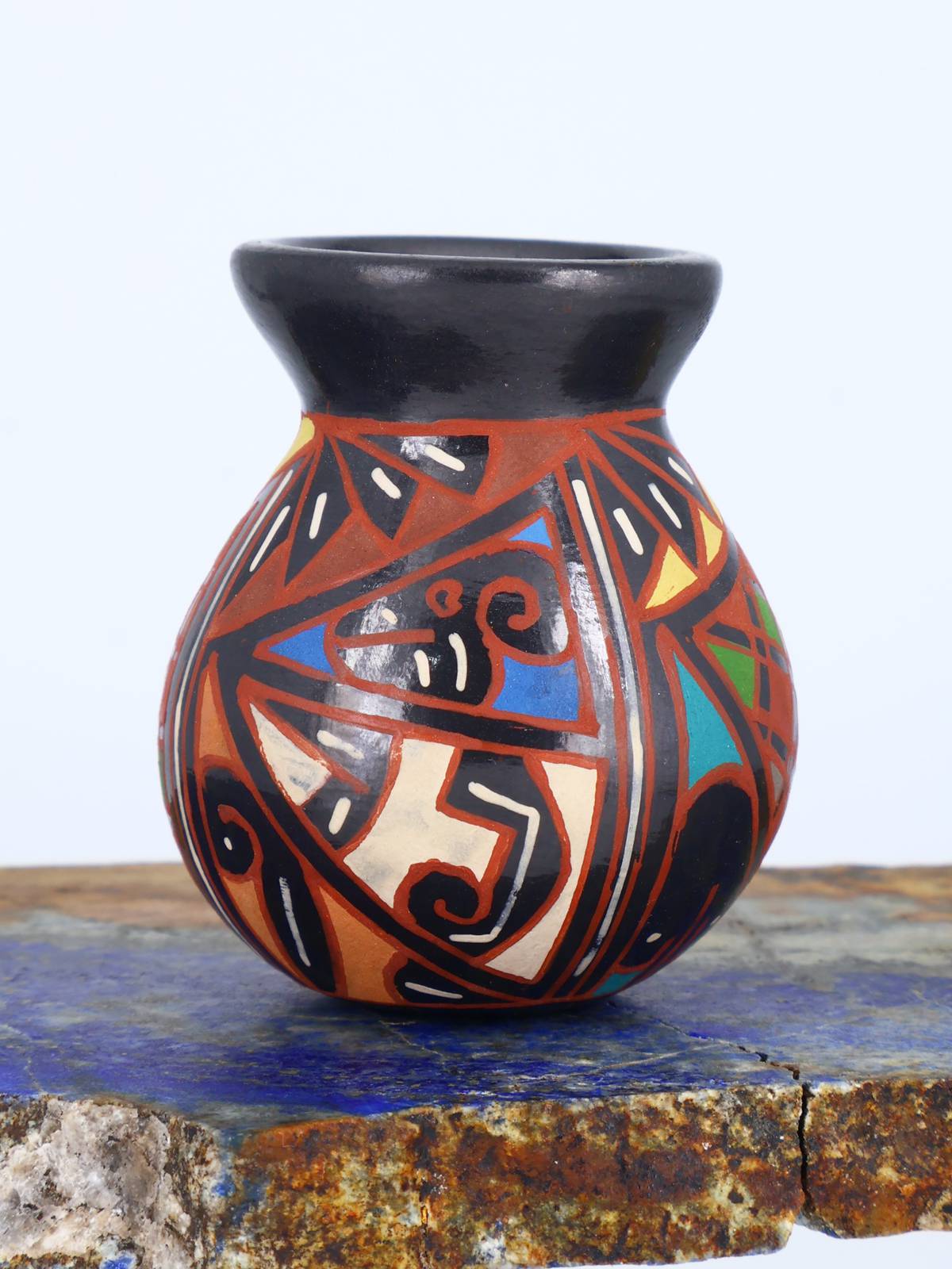 Mata Ortiz Hand Coiled Miniature Pottery Vase S890 - PuebloDirect.com