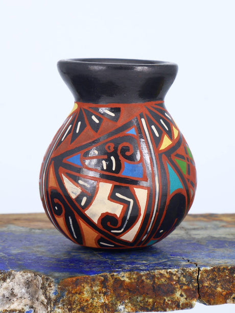 Mata Ortiz Hand Coiled Miniature Pottery Vase S890 - PuebloDirect.com