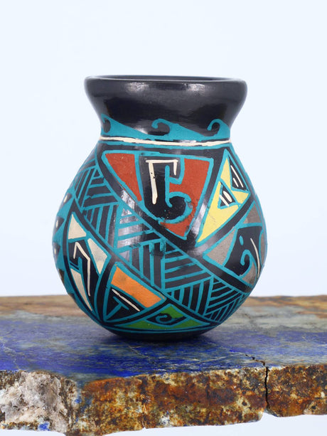 Mata Ortiz Hand Coiled Miniature Pottery Vase S886 - PuebloDirect.com