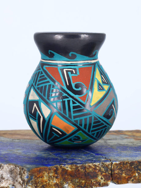 Mata Ortiz Hand Coiled Miniature Pottery Vase S886 - PuebloDirect.com