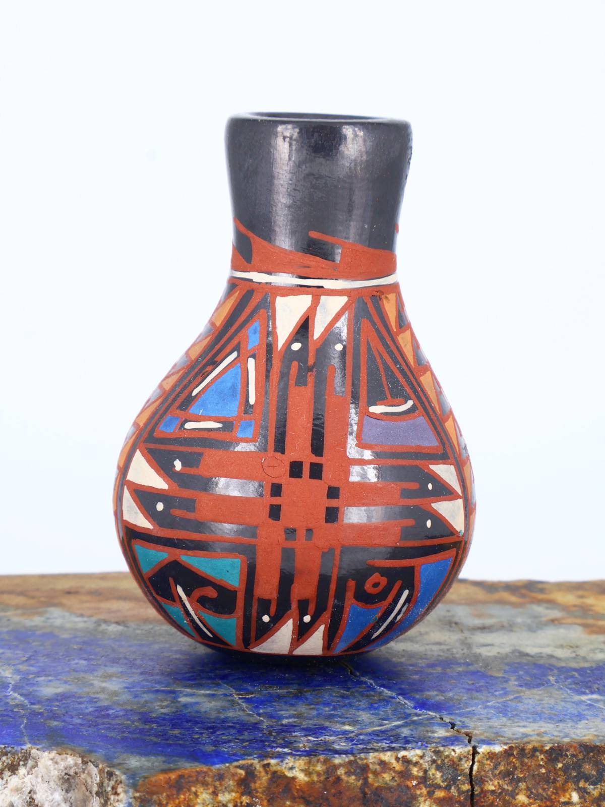 Mata Ortiz Hand Coiled Miniature Pottery Vase S899 - PuebloDirect.com