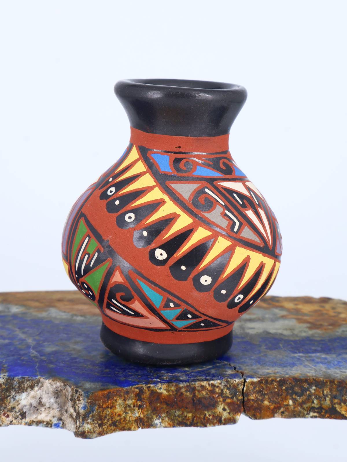 Mata Ortiz Hand Coiled Miniature Pottery Vase S889 - PuebloDirect.com