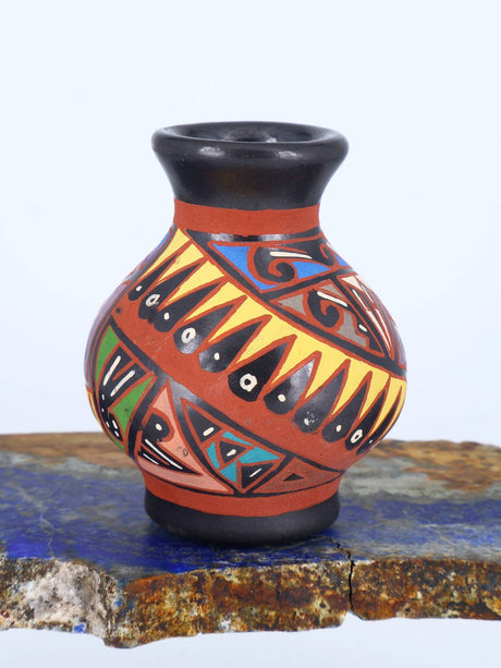 Mata Ortiz Hand Coiled Miniature Pottery Vase S889 - PuebloDirect.com