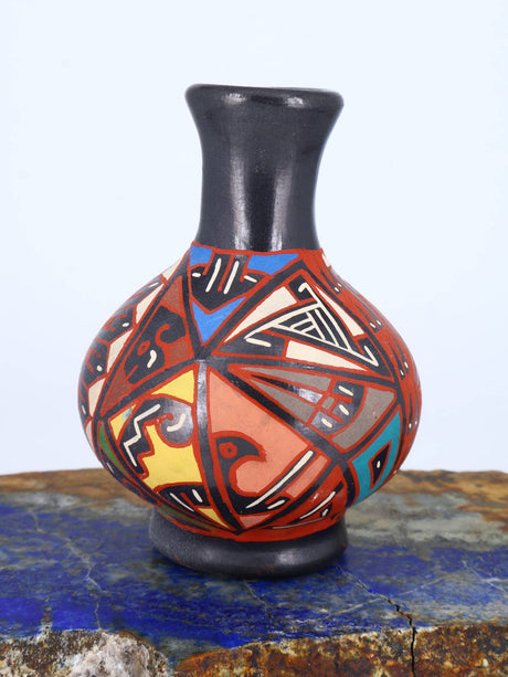 Mata Ortiz Hand Coiled Miniature Pottery Vase S883 - PuebloDirect.com