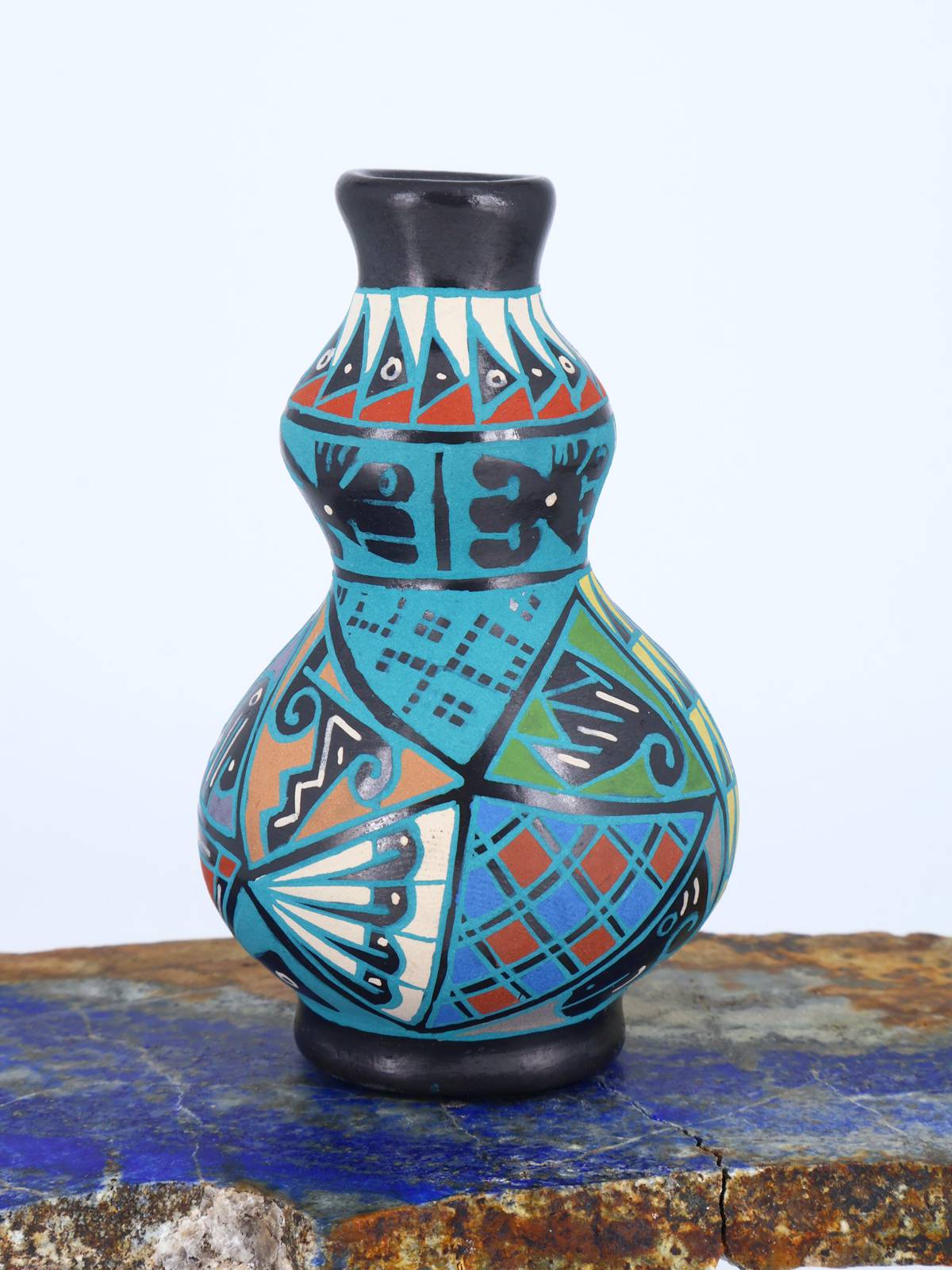Mata Ortiz Hand Coiled Miniature Pottery Vase S881 - PuebloDirect.com