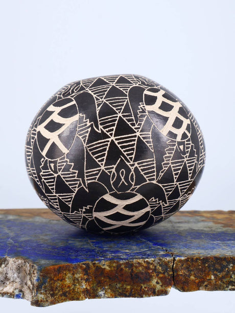Mata Ortiz Hand Coiled Miniature Etched Pottery - PuebloDirect.com