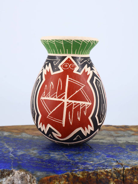 Mata Ortiz Hand Coiled Miniature Etched Pottery - PuebloDirect.com