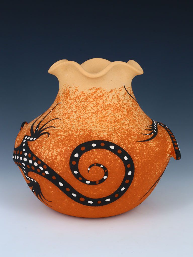 Zuni Pueblo Lizard Hand Made Pottery Vase - PuebloDirect.com