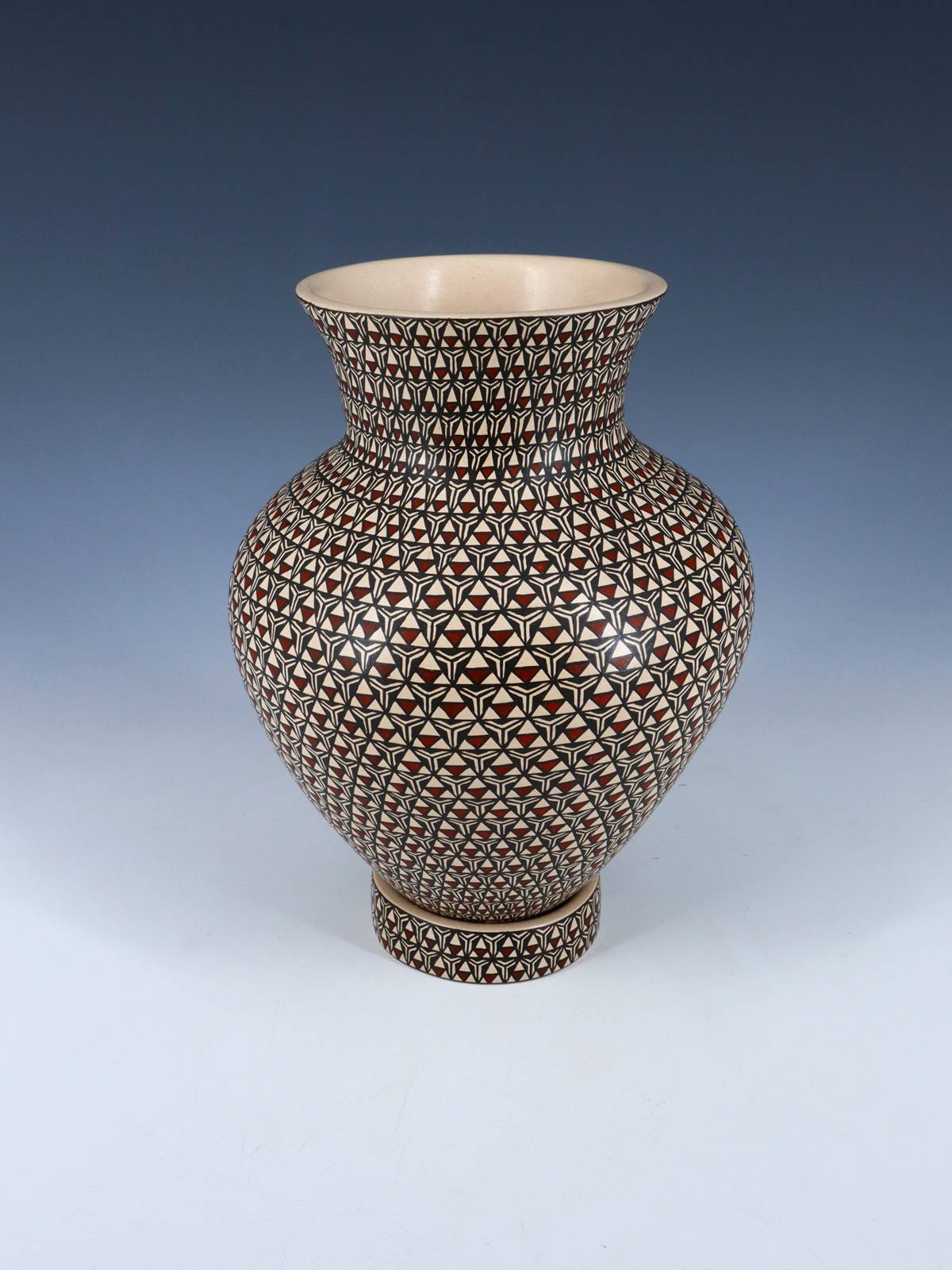 Jarrón de cerámica geométrica pintada Mata Ortiz