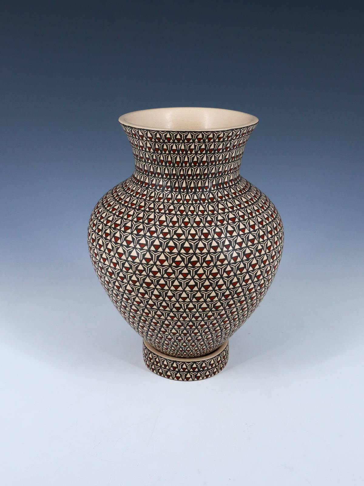 Jarrón de cerámica geométrica pintada Mata Ortiz