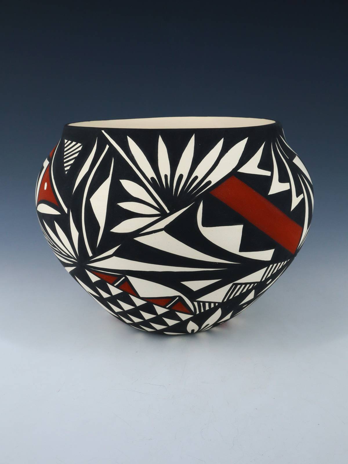 Olla de cerámica pintada a mano de Acoma Pueblo