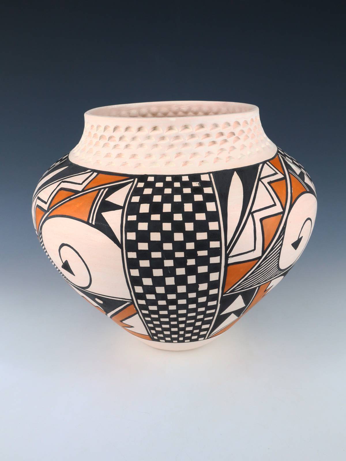 Olla de cerámica policromada enrollada a mano de Acoma Pueblo