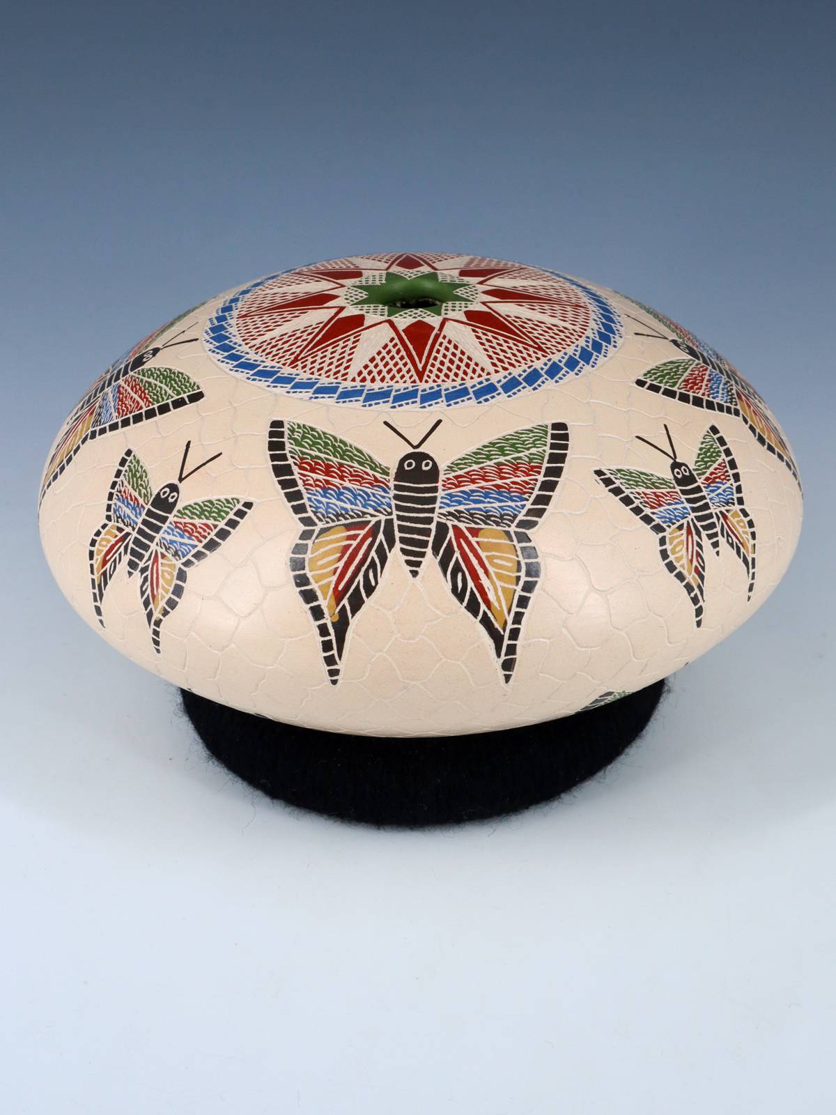 Poterie papillon gravée à la main Mata Ortiz