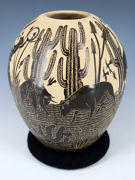 Mata Ortiz Etched Wildlife Pottery Vase
