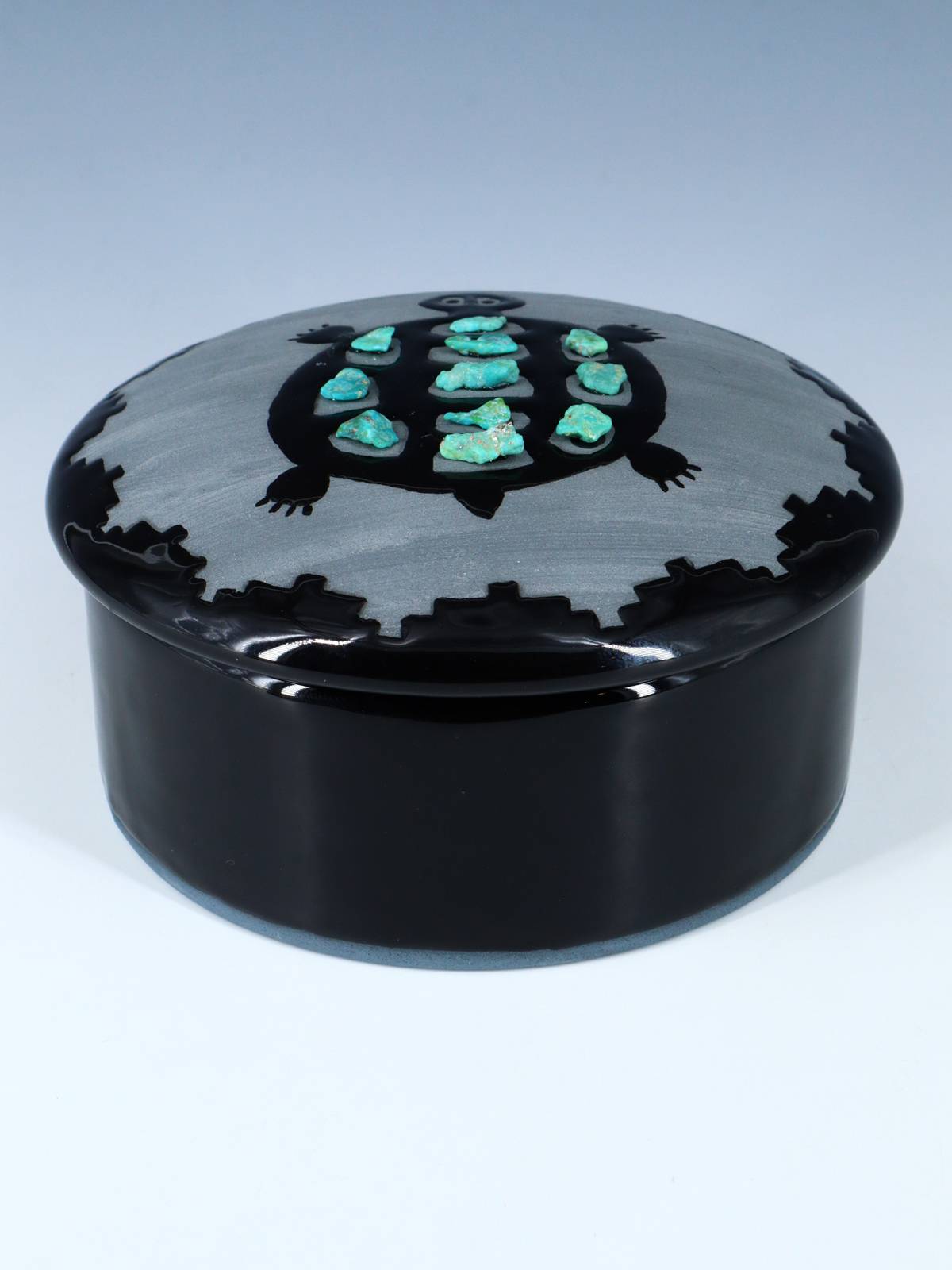 Boîte à bijoux colibri en poterie noire San Juan Pueblo