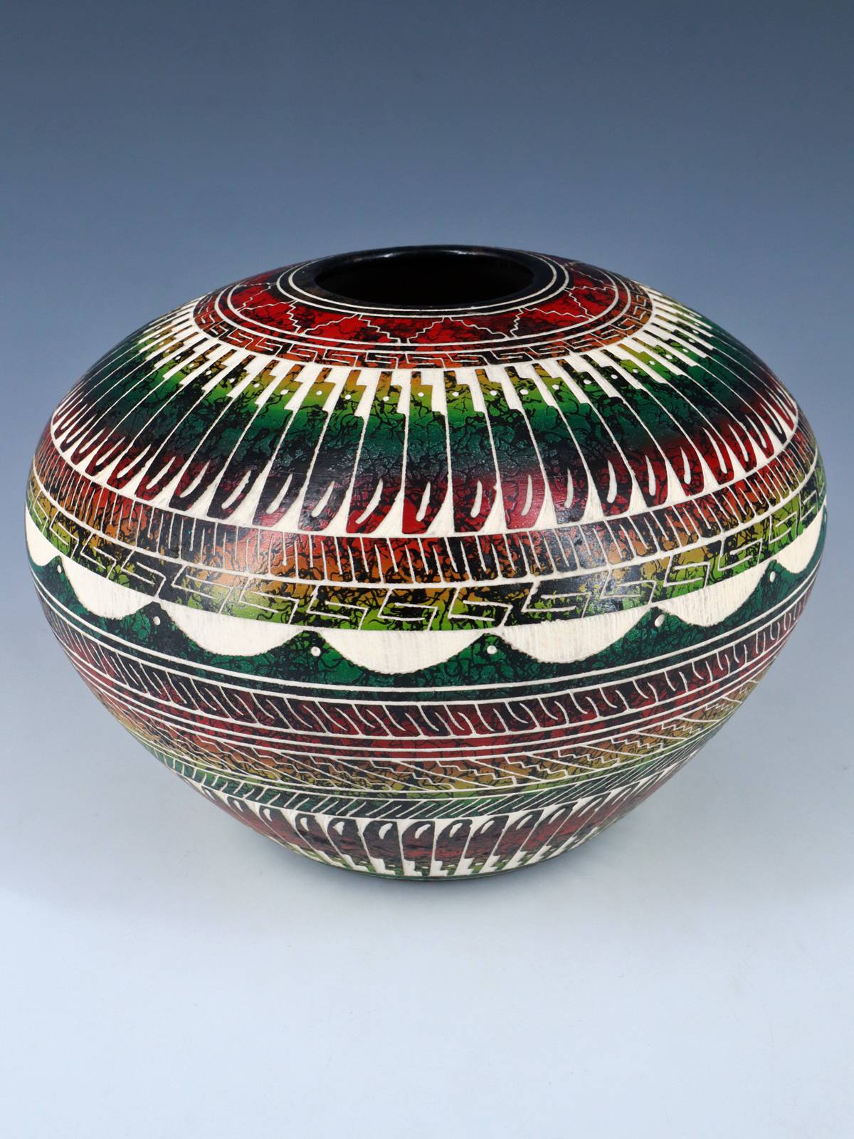 Poterie en crin de cheval peinte ours gravé