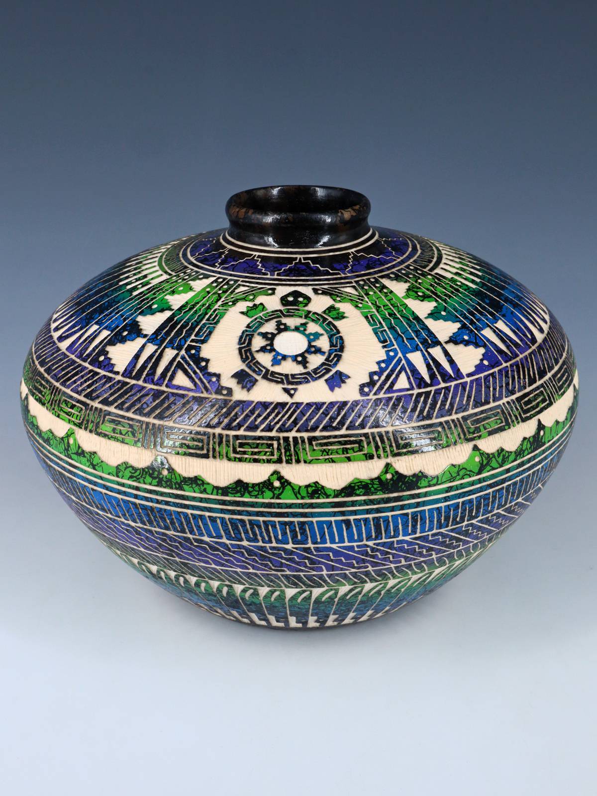 Poterie en crin de cheval peinte ours gravé