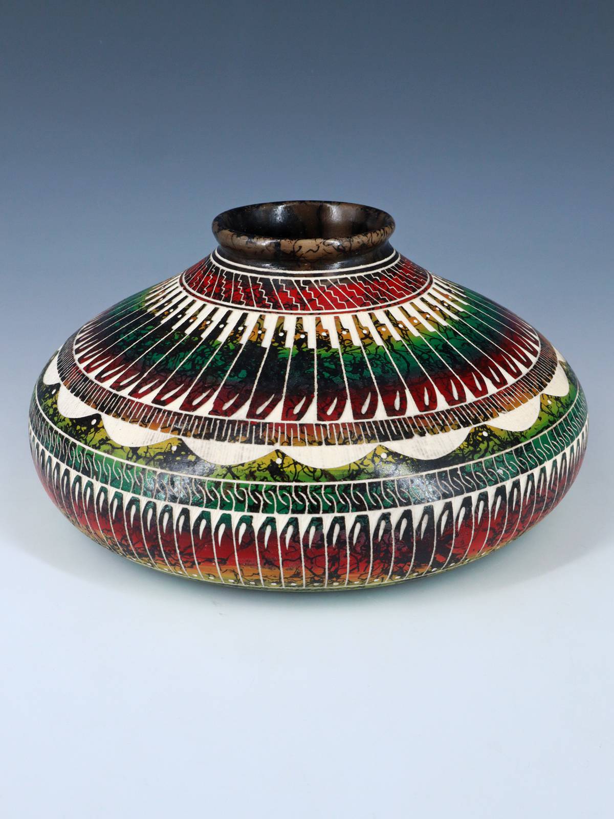 Poterie en crin de cheval peinte ours gravé