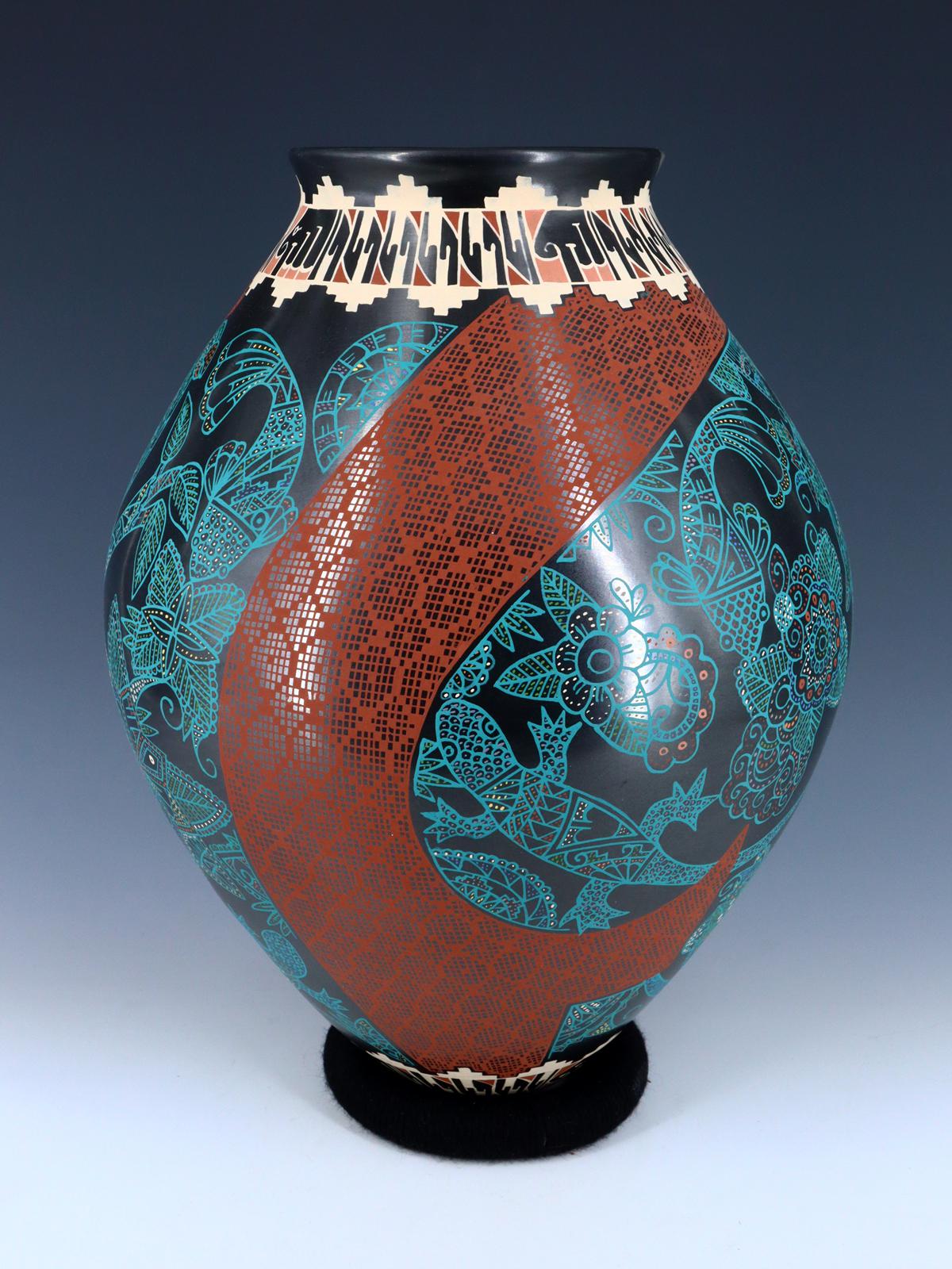 Mata Ortiz Hand Coiled and Painted Pottery Vase - PuebloDirect.com