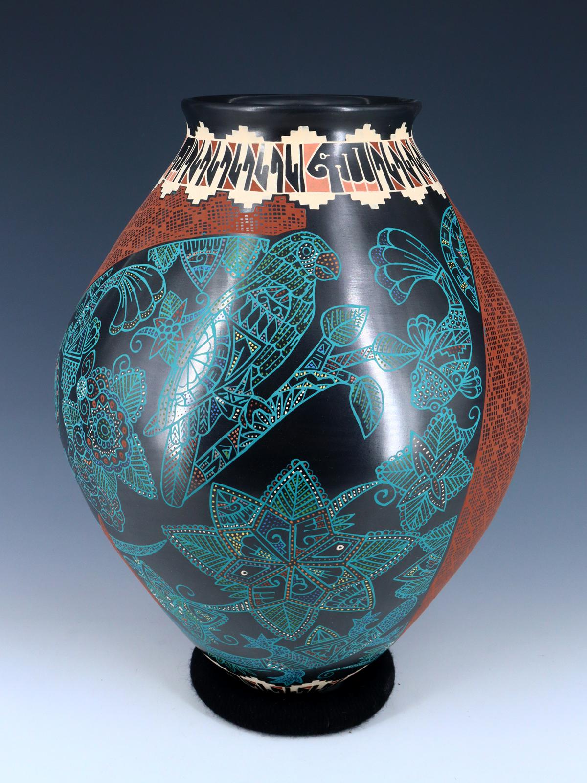 Mata Ortiz Cerámica enrollada y grabada a mano