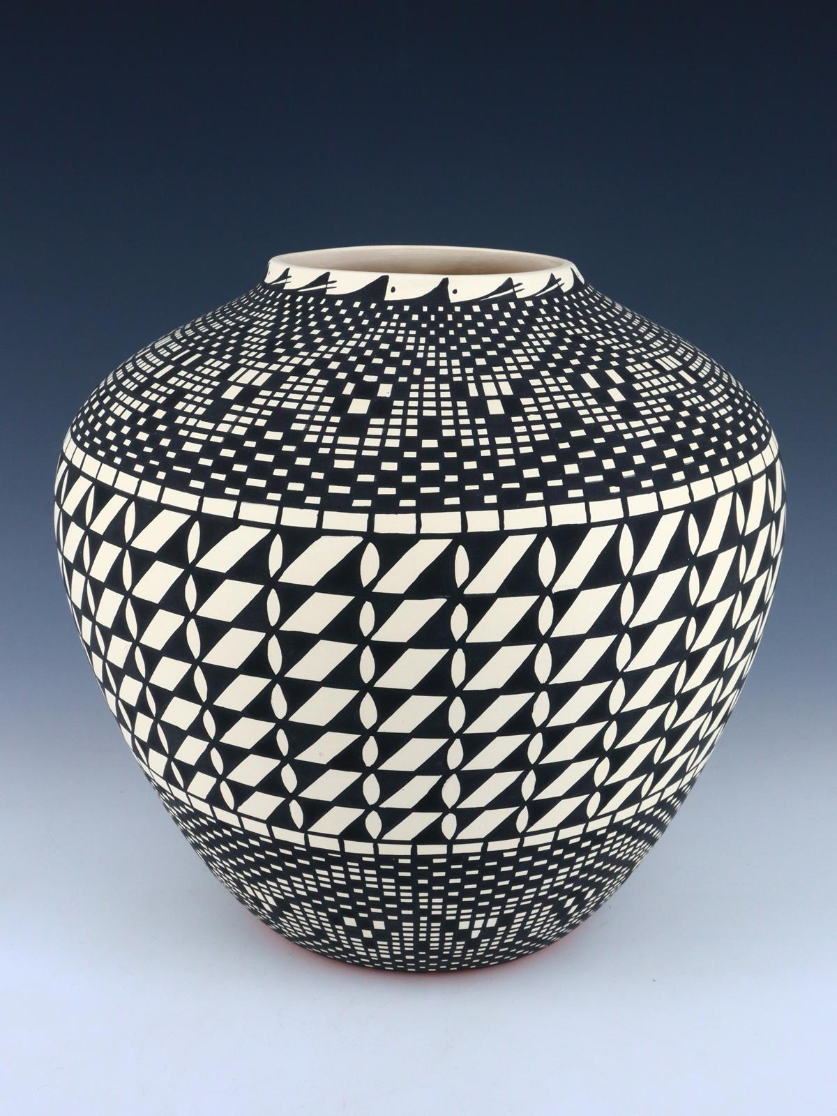 Acoma Pueblo Eye Dazzler Pottery