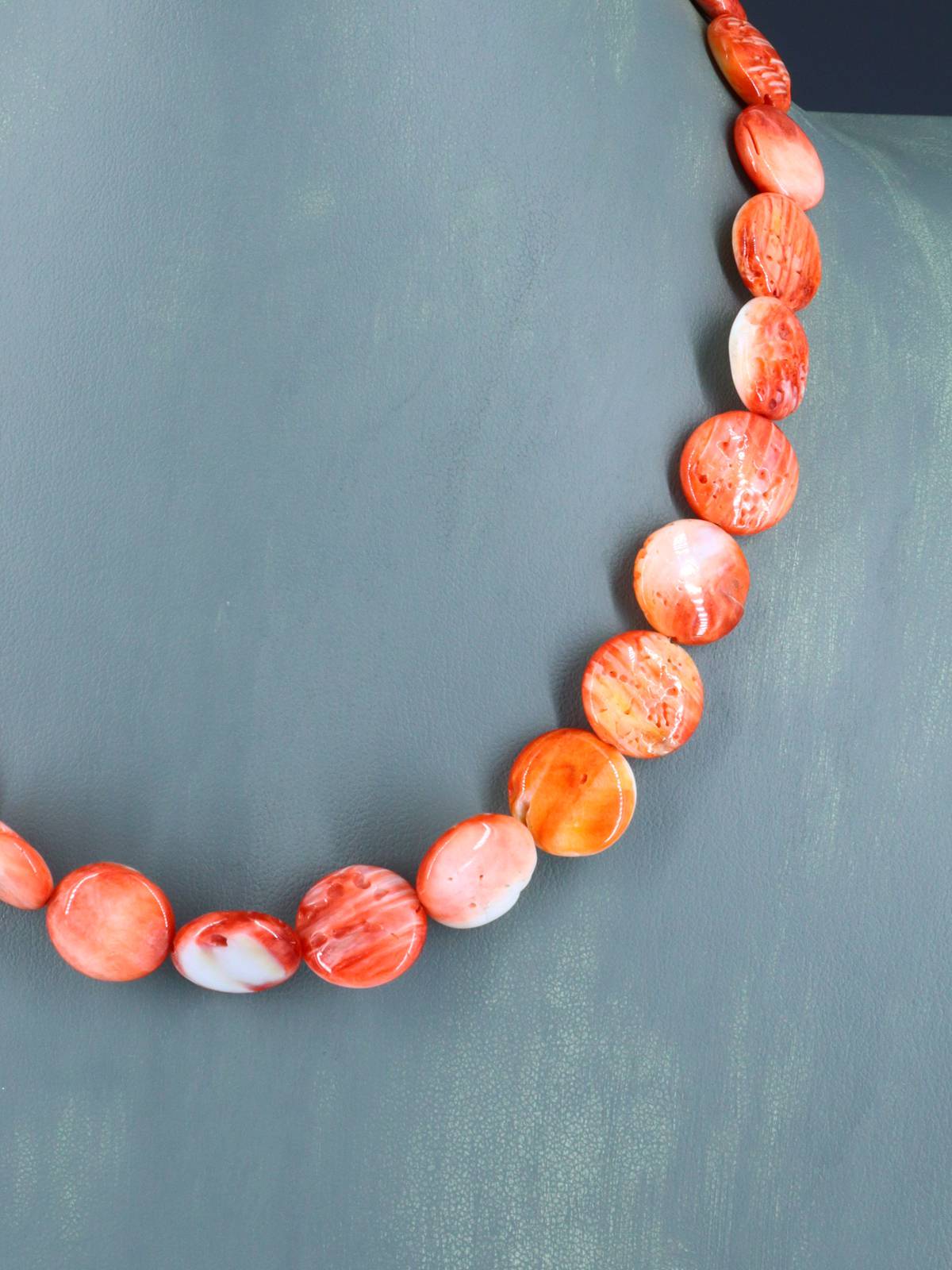 18" Navajo Single Strand Spiny Oyster Necklace - PuebloDirect.com