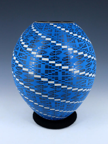 Mata Ortiz Hand Made Geometric Design Pottery - PuebloDirect.com