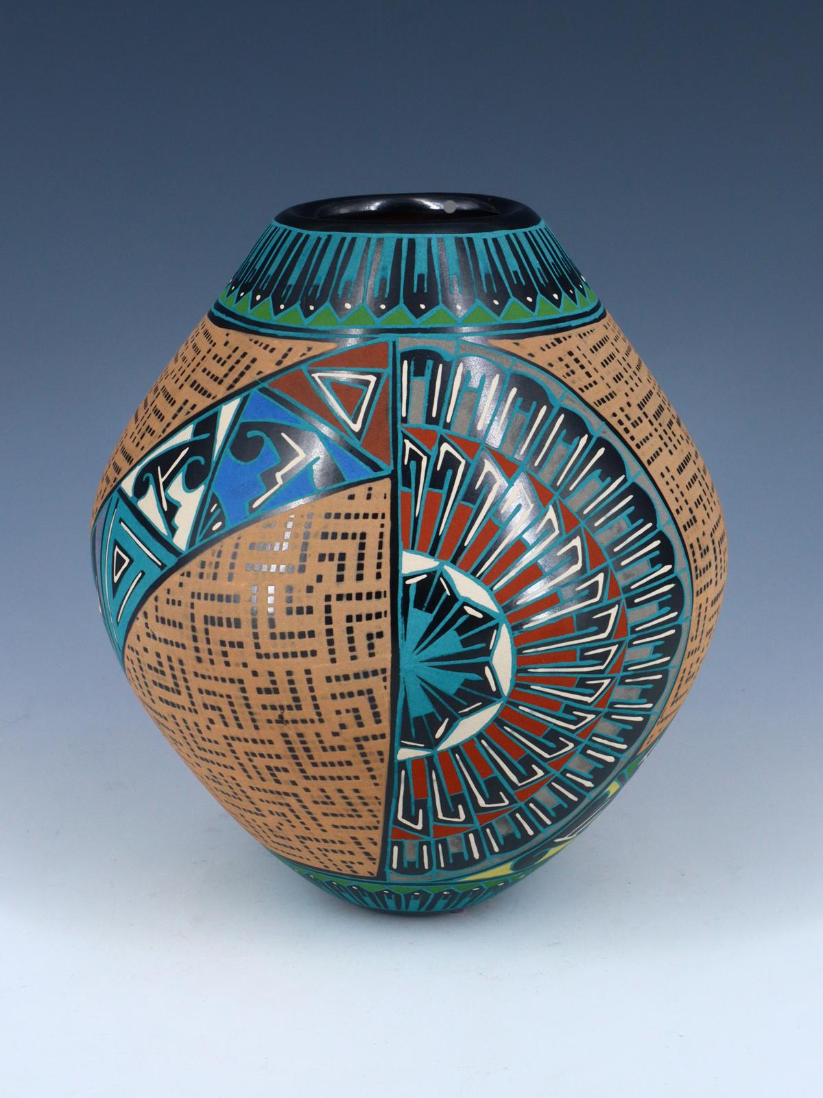 Mata Ortiz Cerámica enrollada y grabada a mano