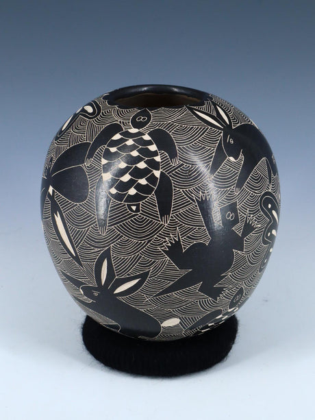 Poterie noire de faune de Mata Ortiz enroulée à la main