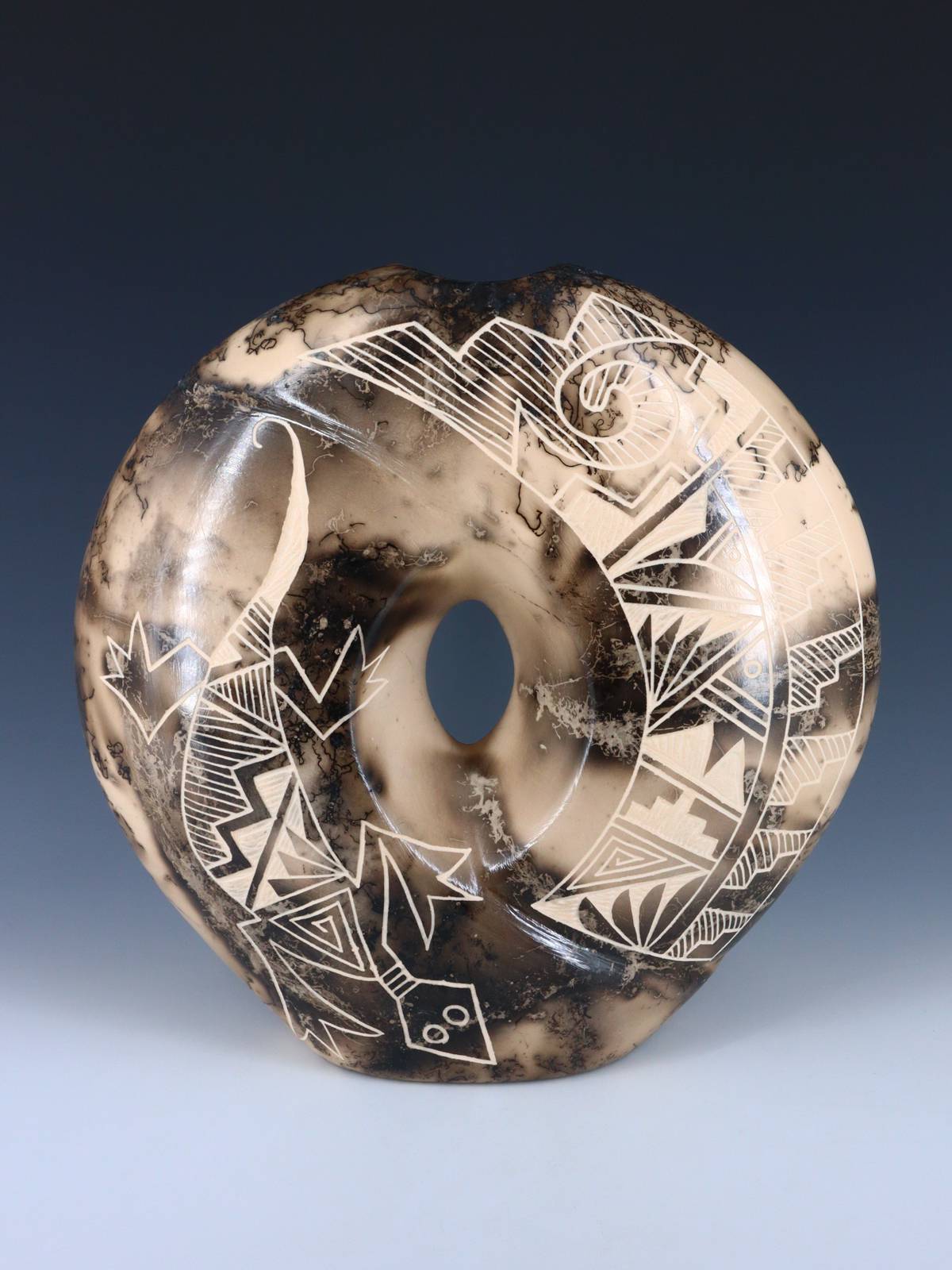 Etched Lizard Horsehair Acoma Pueblo Pillow Pot - PuebloDirect.com