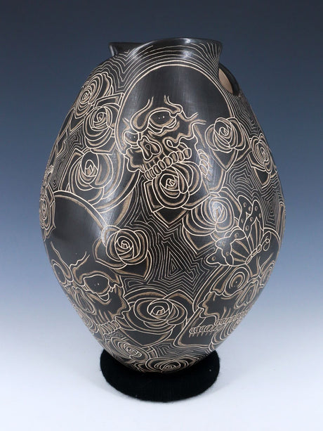 Mata Ortiz Hand Coiled Etched Pottery Vase - PuebloDirect.com