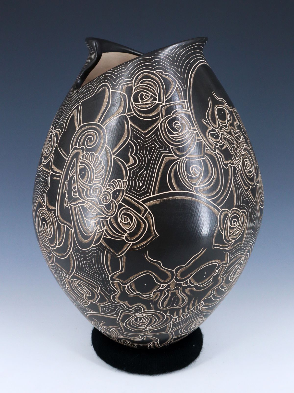 Mata Ortiz Hand Coiled Etched Pottery Vase - PuebloDirect.com